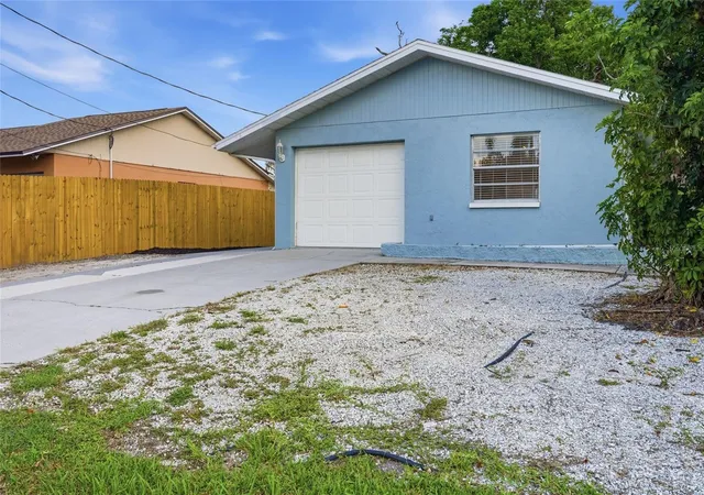 Photo 1 of Single family home for sale at 1915 Colleen St, Sarasota, FL 34231 | MLS# A4699301 | Listing updated on 2026-09-11