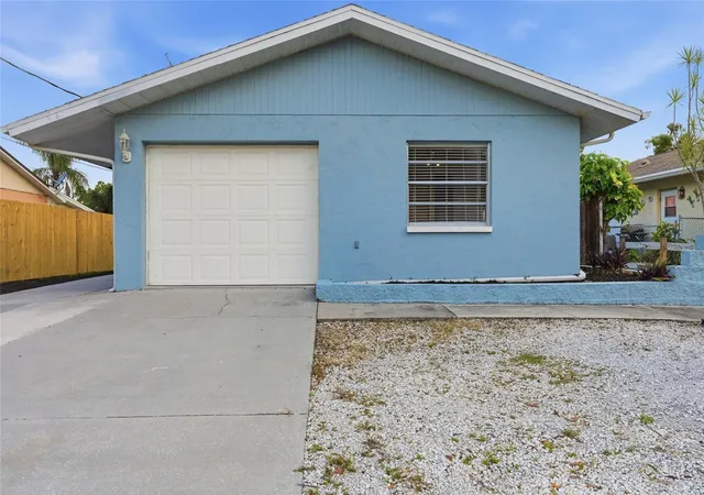 Photo 2 of Single family home for sale at 1915 Colleen St, Sarasota, FL 34231 | MLS# A4699301 | Listing updated on 2026-09-11
