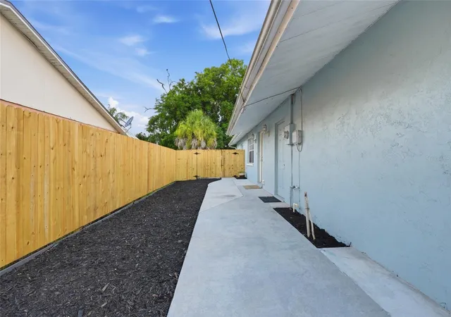 Photo 3 of Single family home for sale at 1915 Colleen St, Sarasota, FL 34231 | MLS# A4699301 | Listing updated on 2026-09-11