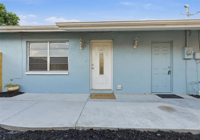 Photo 4 of Single family home for sale at 1915 Colleen St, Sarasota, FL 34231 | MLS# A4699301 | Listing updated on 2026-09-11