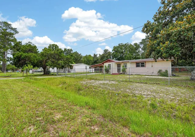 Photo 2 of Single family home for sale at 131 Dunn Ave, San Mateo, FL 32187 | MLS# FC319802 | Listing updated on 2026-09-02