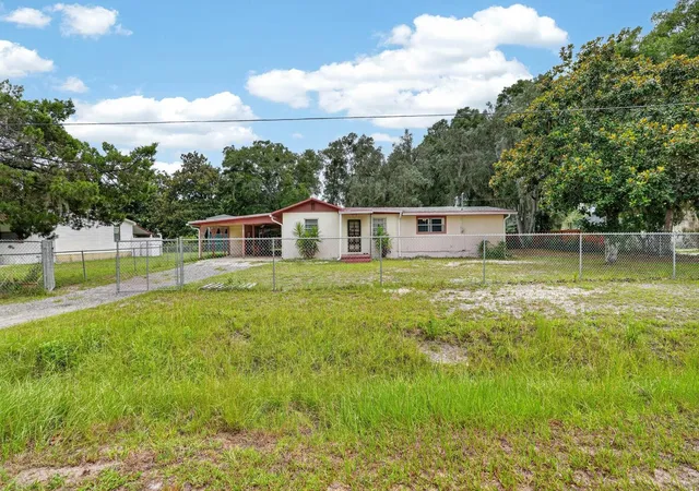 Photo 3 of Single family home for sale at 131 Dunn Ave, San Mateo, FL 32187 | MLS# FC319802 | Listing updated on 2026-09-02