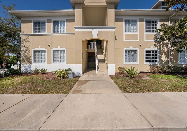 Listing Photo 3 - Condo for sale in building located at 6011 Skydale Wy, RIVERVIEW, FL 33578 - Unit #101