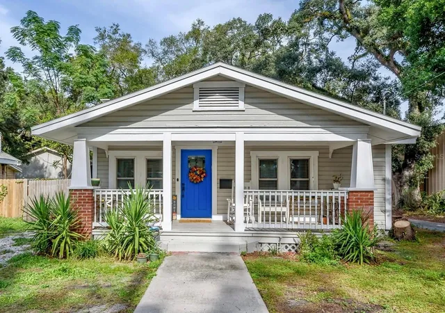 Photo 1 of Single family home for sale at 806 E Hamilton Ave, Tampa, FL 33604 | MLS# TB8526745 | Listing updated on 2026-09-21