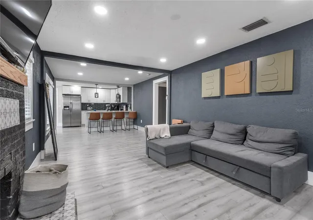 Photo 4 of Single family home for sale at 806 E Hamilton Ave, Tampa, FL 33604 | MLS# TB8526745 | Listing updated on 2026-09-21