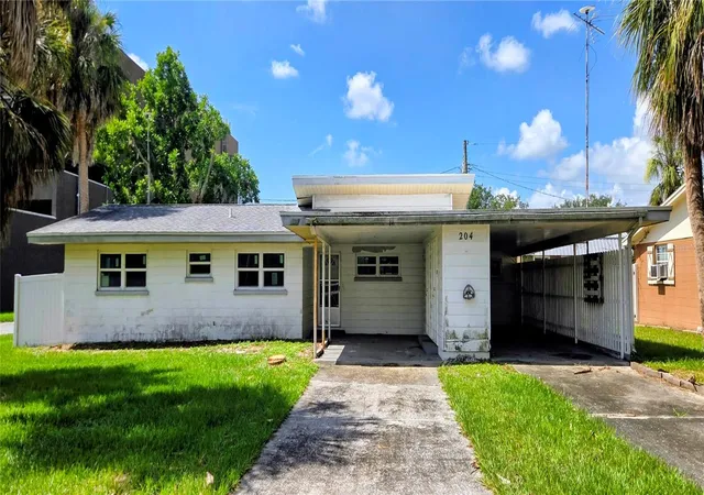 Photo 1 of Single family home for sale at 204 Bobbie Cir, Lakeland, FL 33813 | MLS# L4963335 | Listing updated on 2026-10-28
