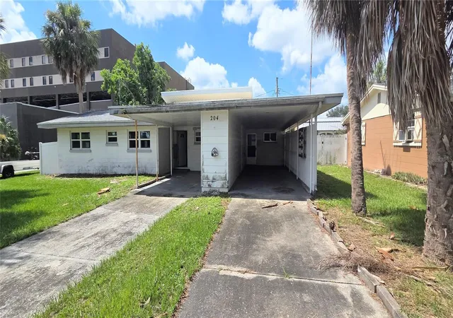 Photo 1 of Single family home for sale at 204 Bobbie Cir, Lakeland, FL 33813 | MLS# L4963335 | Listing updated on 2026-10-28