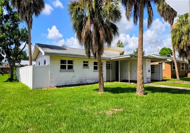 Photo 2 of Single family home for sale at 204 Bobbie Cir, Lakeland, FL 33813 | MLS# L4963335 | Listing updated on 2026-10-28