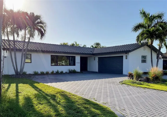 3rd image of 12125 5Th St E, Treasure Island, FL 33706 | MLS# TB8526748