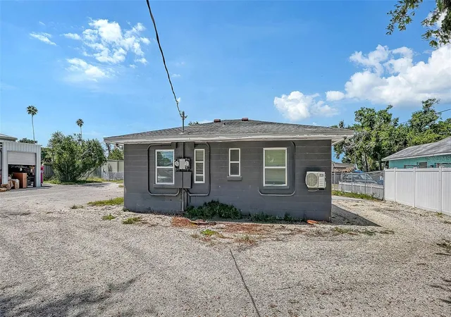 37th image of 1004 27th Ave W, Bradenton, FL 34205 | MLS# A4699307
