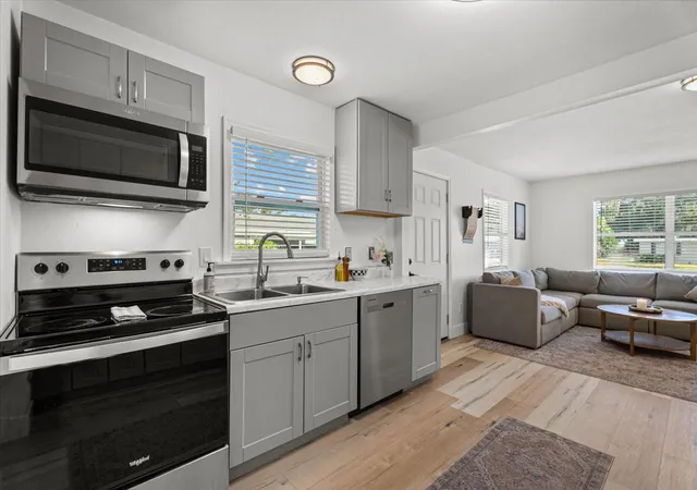 3rd image of 204 6Th Ave Nw, Ruskin, FL 33570 | MLS# TB8526762