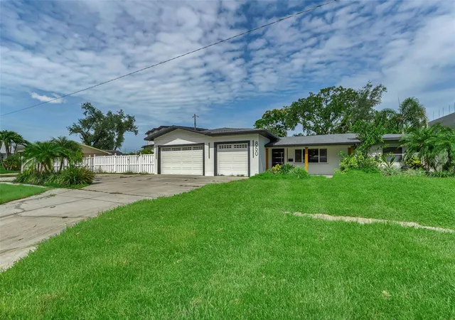 Photo 1 of Single family home for sale at 850 Rafael Blvd Ne, St Petersburg, FL 33704 | MLS# TB8526779 | Listing updated on 2026-09-15