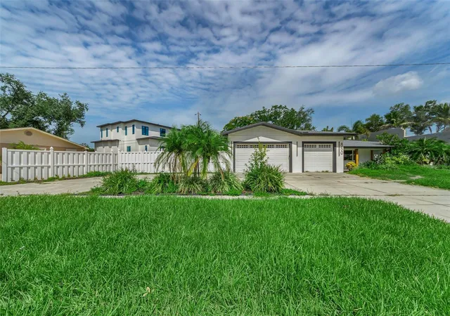 Photo 2 of Single family home for sale at 850 Rafael Blvd Ne, St Petersburg, FL 33704 | MLS# TB8526779 | Listing updated on 2026-09-15