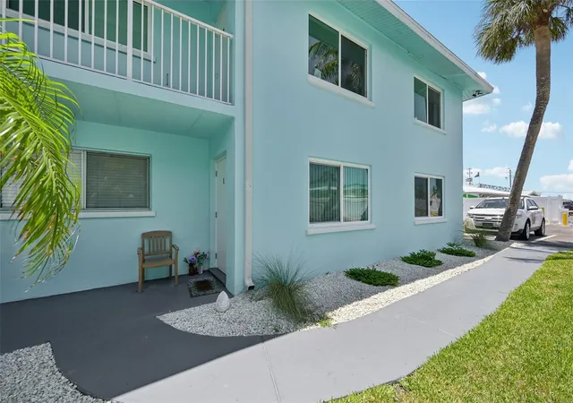 2nd image of 117 7th St N #1, Bradenton Beach, FL 34217 | MLS# O6423117