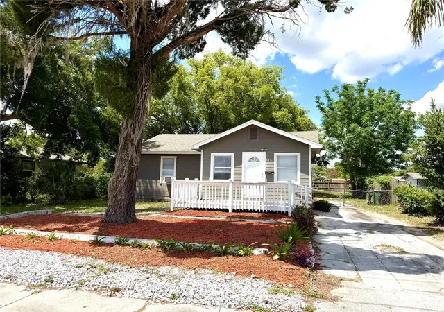 Photo 1 of Single family home for sale at 139 Ave G Se, Winter Haven, FL 33880 | MLS# O6423121 | Listing updated on 2026-08-14