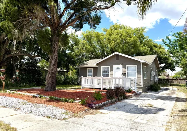 Photo 2 of Single family home for sale at 139 Ave G Se, Winter Haven, FL 33880 | MLS# O6423121 | Listing updated on 2026-08-14