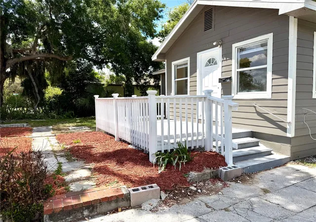 Photo 3 of Single family home for sale at 139 Ave G SE, Winter Haven, FL 33880 | MLS# O6423121 | Listing updated on 2026-08-14