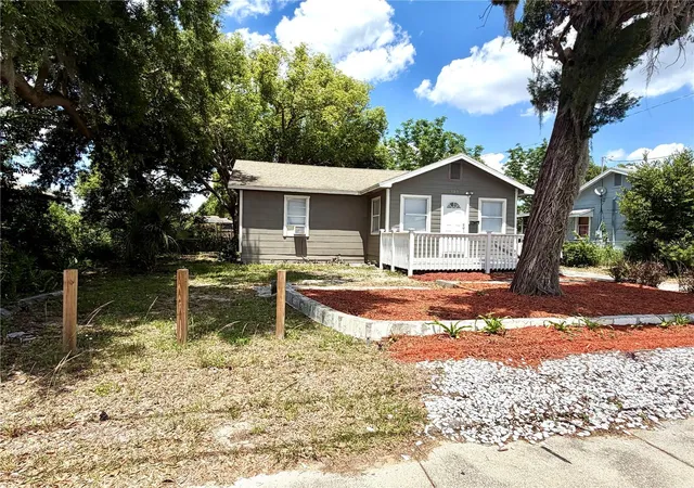 Photo 4 of Single family home for sale at 139 Ave G SE, Winter Haven, FL 33880 | MLS# O6423121 | Listing updated on 2026-08-14