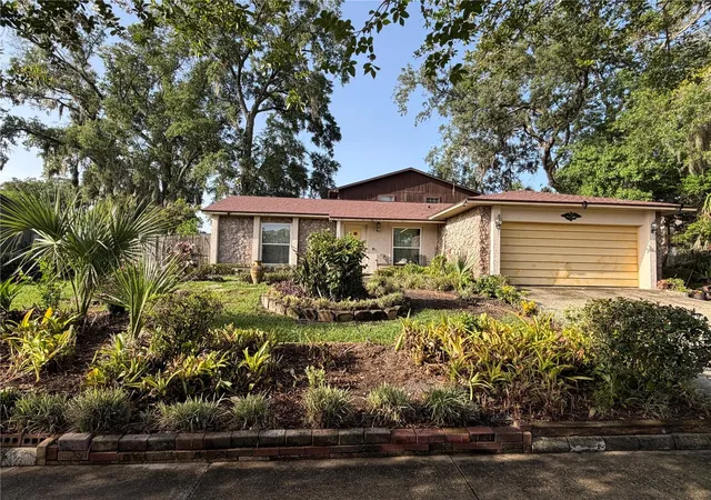 Photo 4 of Single family home for sale at 5832 Elon Dr, Orlando, FL 32808 | MLS# S5153239 | Listing updated on 2026-09-03