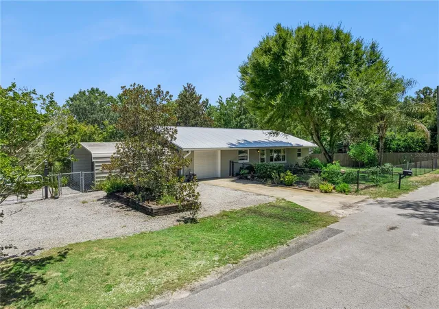 4th image of 37400 Saint Louis Ave, Umatilla, FL 32784 | MLS# O6423157