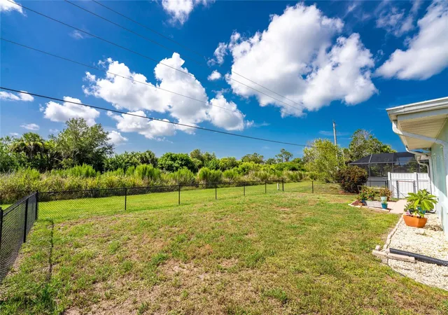 3rd image of 23 Annapolis Ln, Rotonda West, FL 33947 | MLS# D6148013