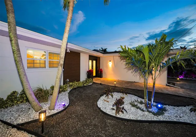 4th image of 16353 Redington Dr, Redington Beach, FL 33708 | MLS# TB8526850