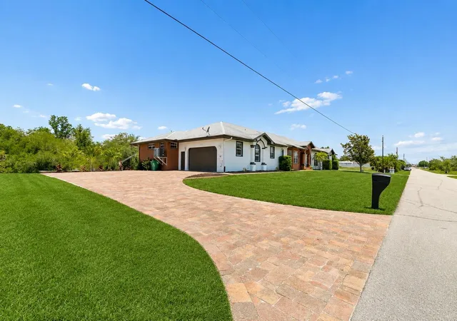 Photo 3 of Single family home for sale at 3339 Desoto Dr, Punta Gorda, FL 33983 | MLS# A4699339 | Listing updated on 2026-07-08