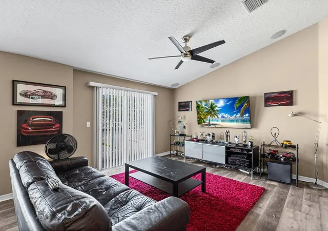 Photo 3 of Townhouse for sale at 6774 Breezy Palm Dr, Riverview, FL 33578 | MLS# TB8526854 | Listing updated on 2026-10-06