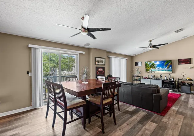 Photo 4 of Townhouse for sale at 6774 Breezy Palm Dr, Riverview, FL 33578 | MLS# TB8526854 | Listing updated on 2026-10-06