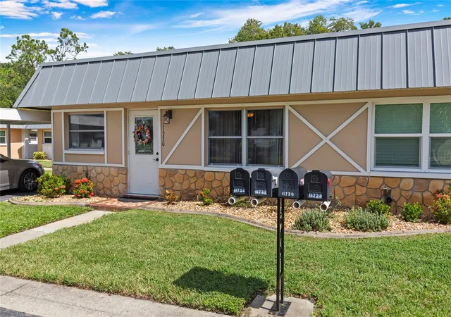 Listing Photo 3 - Condo for sale in building located at 11730 Carissa Ln, NEW PORT RICHEY, FL 34654 - Unit #0