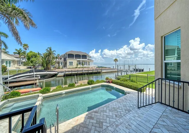 Homes for sale in Longboat Key, FL | 657 Halyard Ln, Longboat Key, FL 34228 | MLS# A4699348