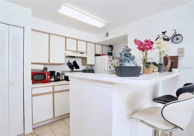 Listing Photo 1 - Condo for sale in building located at 2209 Antigua Pl, Kissimmee, FL 34741 - Unit #828