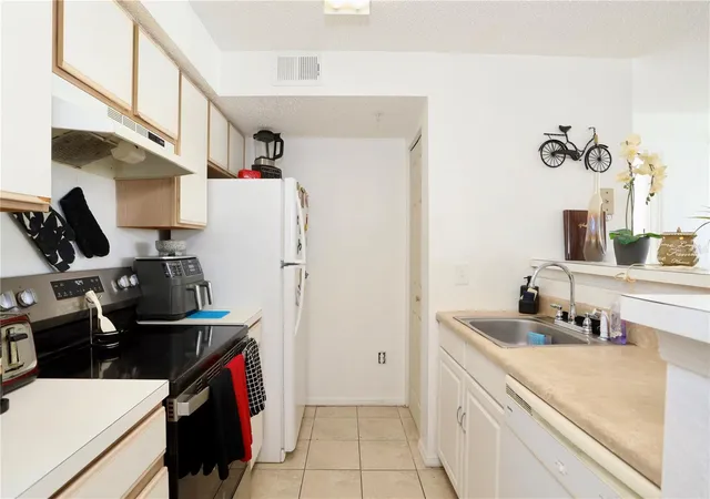 Photo 4 of Condo for sale at 2209 Antigua Pl #828, Kissimmee, FL 34741 | MLS# S5153258 | Listing updated on 2026-07-30