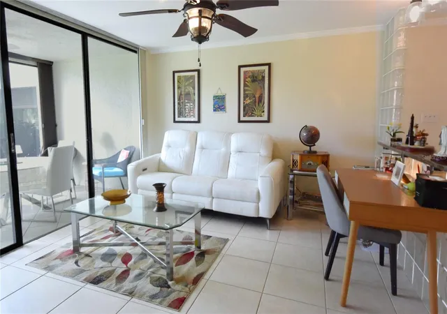 Listing Photo 5 - Condo for sale in building located at 5231 Lake Vlg Dr, SARASOTA, FL 34235 - Unit #27