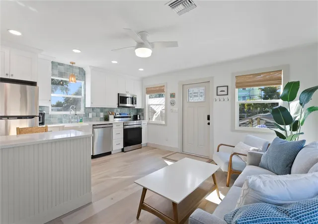 5th image of 800 Gulf Blvd #5, Indian Rocks Beach, FL 33785 | MLS# TB8526908