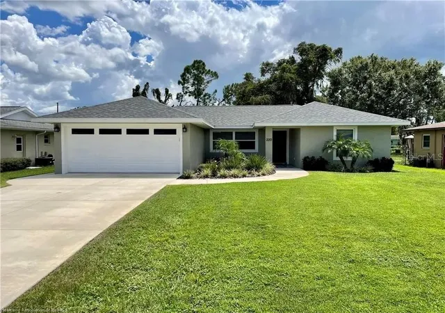 Photo 1 of Single family home for sale at 220 Kite Avenue, Sebring, FL 33870 | MLS# L4963345 | Listing updated on 2026-09-08