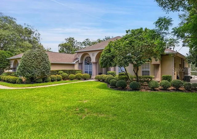 Photo 3 of Single family home for sale at 10470 Ramble Ridge Ct, Weeki Wachee, FL 34613 | MLS# W7887444 | Listing updated on 2026-09-19