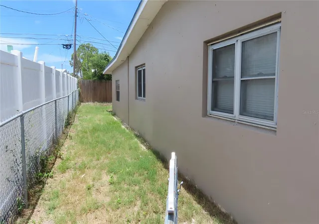 3rd image of 12208 105Th St, Largo, FL 33773 | MLS# TB8526939