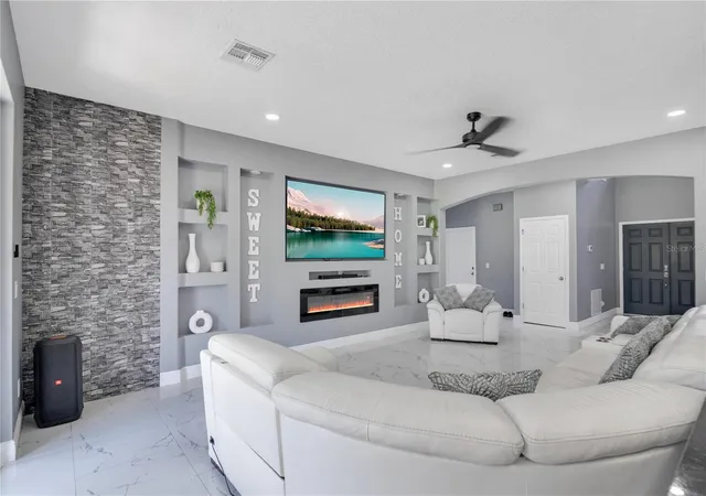 Photo 4 of Single family home for sale at 5047 Adair Oak Dr, Orlando, FL 32829 | MLS# O6423228 | Listing updated on 2026-07-18