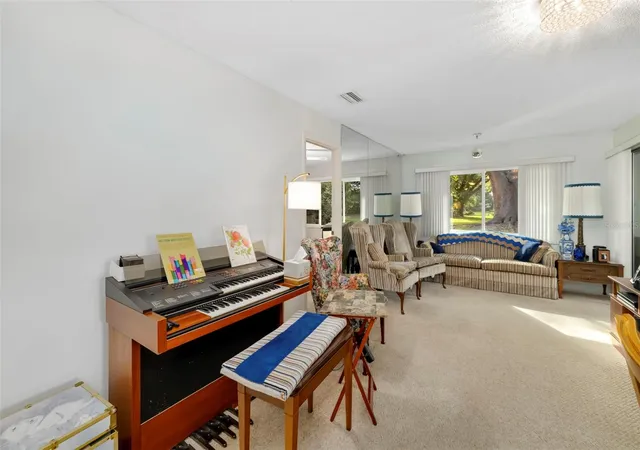 Photo 4 of House for sale at 4586 Mohican Trl #147, Sarasota, FL 34233 | MLS# A4699365 | Listing updated on 2026-08-25