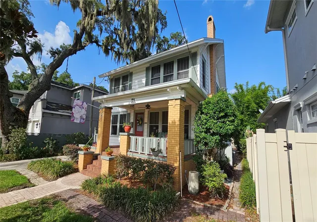 Photo 3 of Single family home for sale at 821 N Eola Dr, Orlando, FL 32803 | MLS# O6423255 | Listing updated on 2026-10-14