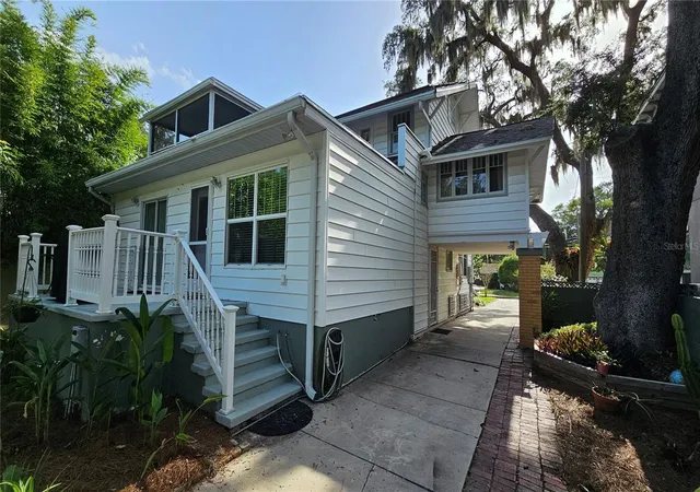 Photo 4 of Single family home for sale at 821 N Eola Dr, Orlando, FL 32803 | MLS# O6423255 | Listing updated on 2026-10-14