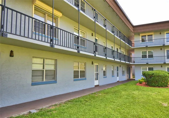 1st image of 333 Lake Howard Dr Nw #102D, Winter Haven, FL 33880 | MLS# P4939253