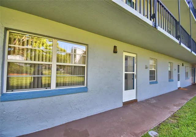2nd image of 333 Lake Howard Dr Nw #102D, Winter Haven, FL 33880 | MLS# P4939253