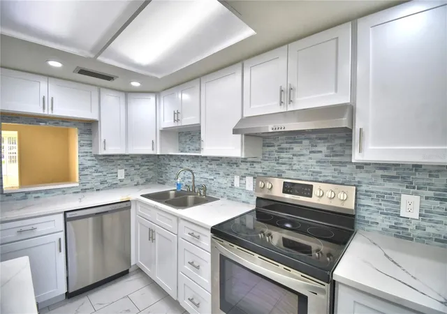 3rd image of 333 Lake Howard Dr Nw #102D, Winter Haven, FL 33880 | MLS# P4939253