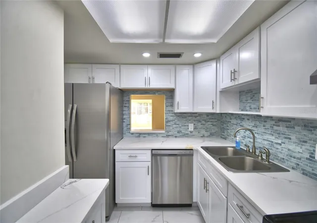 4th image of 333 Lake Howard Dr Nw #102D, Winter Haven, FL 33880 | MLS# P4939253
