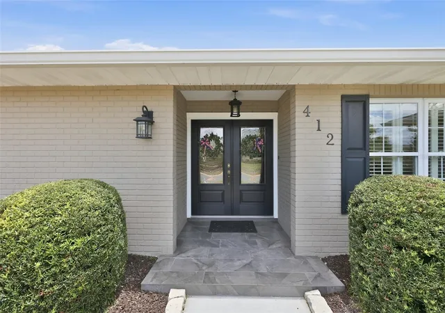 2nd image of 412 Stoneham Dr, Sun City Center, FL 33573 | MLS# TB8526982