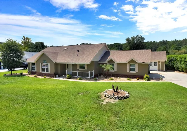 Photo 2 of Sale Pending at 10502 Lake Hl Dr, Clermont, FL 34711 | MLS# O6423259 | Listing updated on 2026-08-06