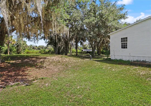 Photo 4 of Manufactured home for sale at 5435 NE 153rd Place Rd, Citra, FL 32113 | MLS# OM728077 | Listing updated on 2026-08-17