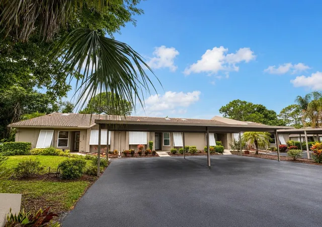 Photo 1 of Condo for sale at 5608 37th Street E #26, Bradenton, FL 34203 | MLS# A4699373 | Listing updated on 2026-08-09